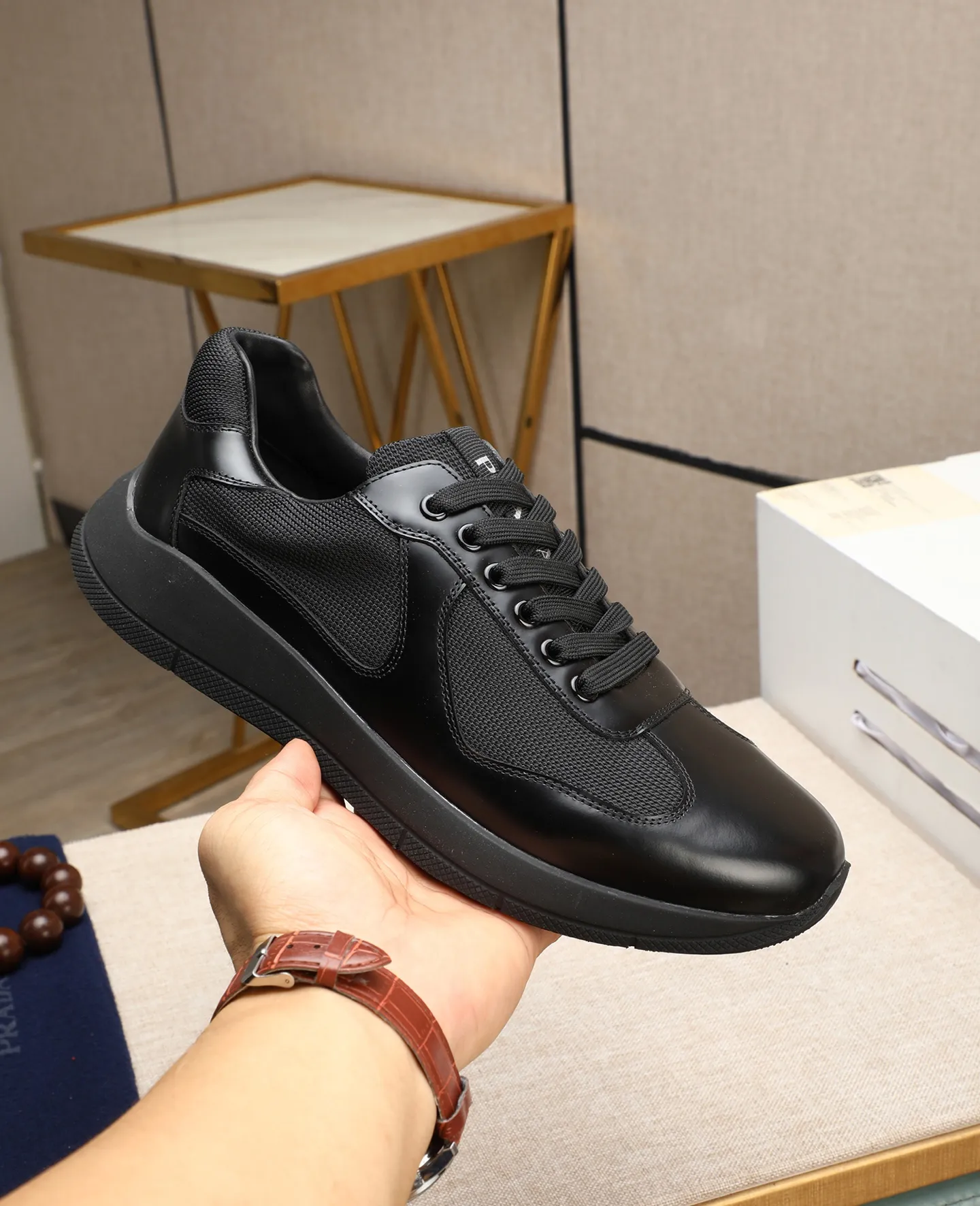 Men's shoes 💰600 Top quality New hot models on the official website, timeless for a century, 🆘 Trendy brand (Prada) mainly promotes hot models, avant-garde and versatile fashion men's shoes private version molding, cowhide surface splicing 1:1 oil edge treatment... fashionable and simple, original imported cowhide lining cowhide feet; the atmosphere and personality are more fashionable, eye-catching and pursuing class, it will subvert the old idea and be a must-have for fashion trendsetters with you! Must keep it for yourself! High-end comfort, high-end quality workmanship. Size: 38-44 Various colors available. full package